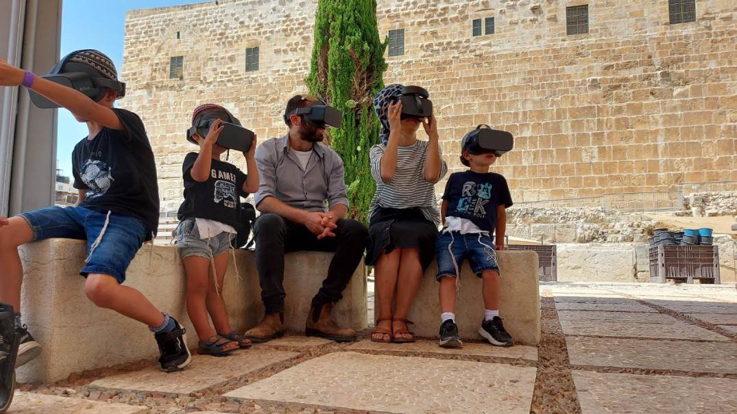 מעירים את העבר: סיור מציאות מדומה VR ייחודי במרכז דוידסון
