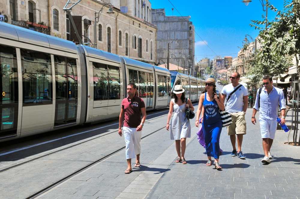 צילום של ירוק ונוח: השילוב בין הרכבת הקלה לחניונים בירושלים