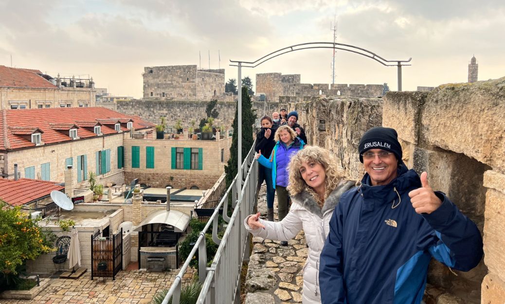 צילום של ירושלים של מעלה: סיור על טיילת החומות הצפונית
