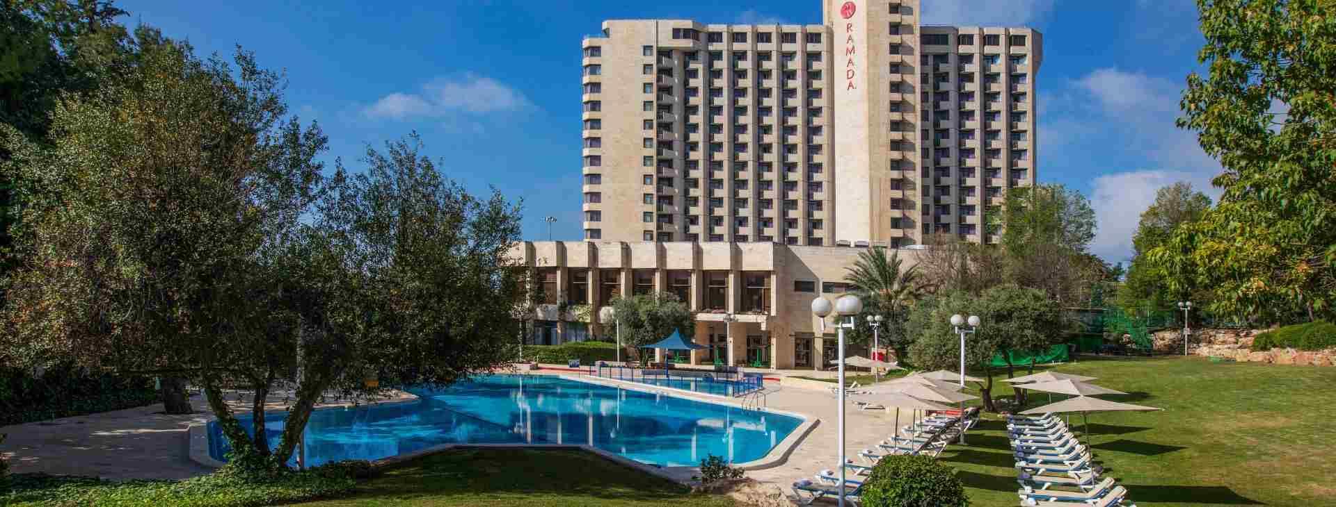 צילום של שבועות במלון רמדה ירושלים