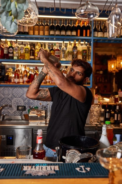 צילום של סלון יווני ירושלים