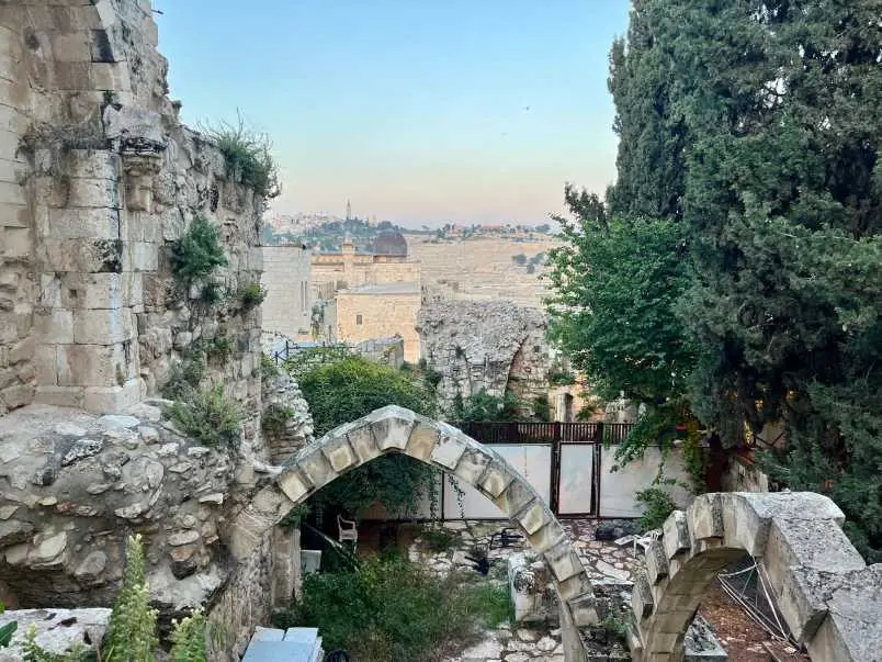 סודות מהרובע: הסיפורים הנסתרים של הרובע היהודי עם ירושלים מחוץ לקופסה