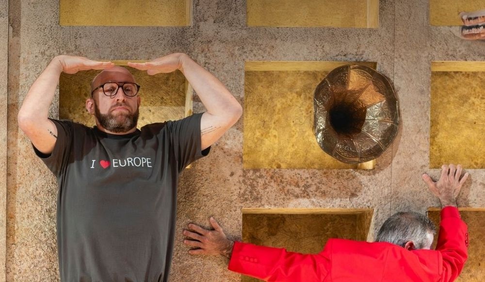צילום של קרום | בביצוע תיאטרון גשר