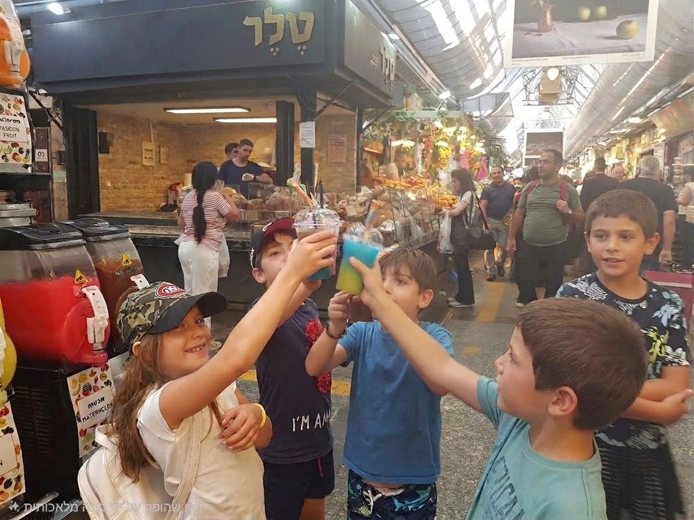 צילום של "טעם העיר" - משחק עצמאי בשכונת נחלאות המיוחדת ושוק מחנה יהודה