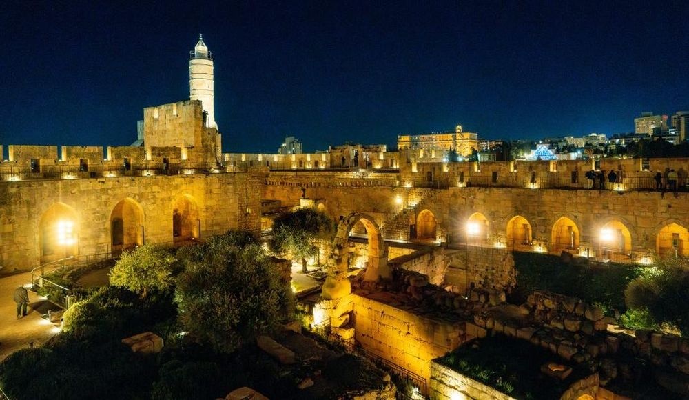 צילום של לילות של קסם ורוח: סיור לילי במגדל דוד, בסמטאות ובדרך לכותל