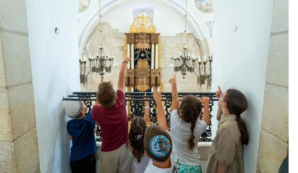 צילום של שלושת אלפי שנות היסטוריה בסיור מודרך ברובע היהודי