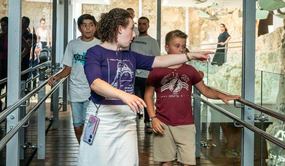 סיור מודרך אל ימי בית המקדש בגן הארכיאולוגי - מרכז דוידסון