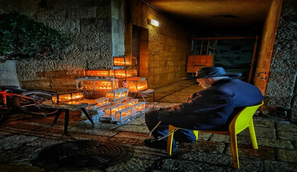Genießen Sie die festlichen Lichter von Chanukka