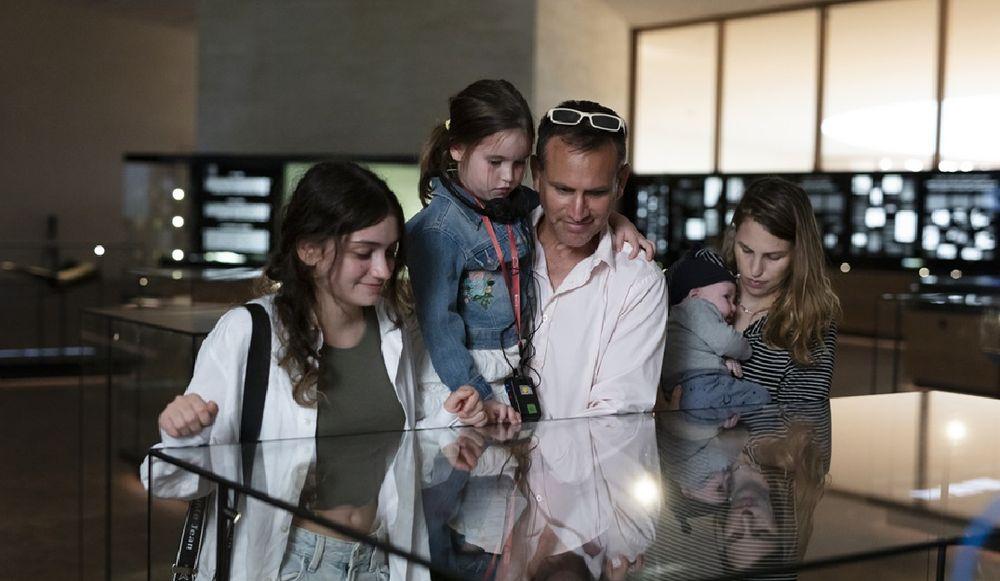 סיור מודרך בספרייה הלאומית: תערוכת אוצר מילים