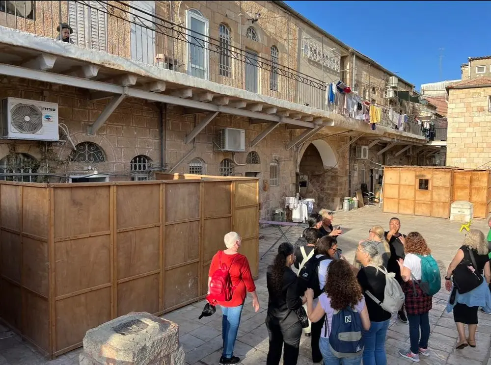 סיור סוכות בחצרות החרדיות