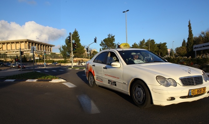 צילום של מוניות בירושלים
