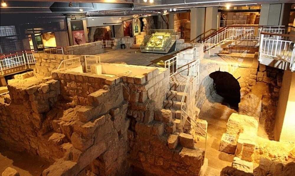 צילום של סיור ברובע היהודי בתקופת בית שני