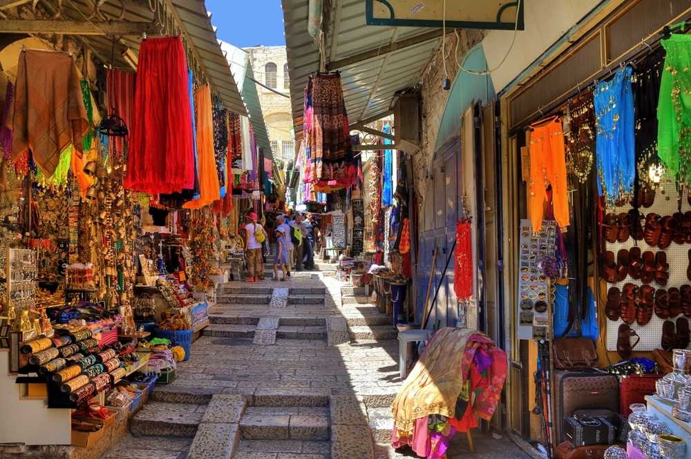 צילום של רב הנסתר על הגלוי בעיר העתיקה של ירושלים