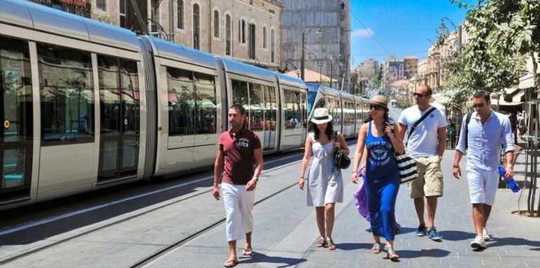 צילום של הרכבת הקלה