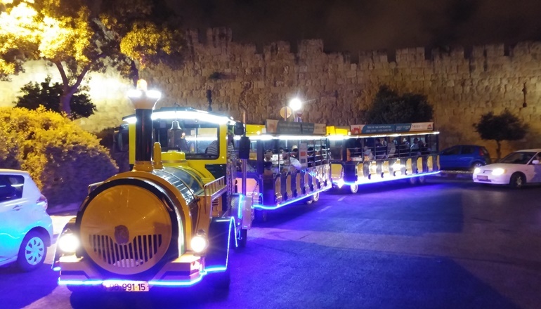 צילום של רכבת הכותל - משער יפו לכותל המערבי