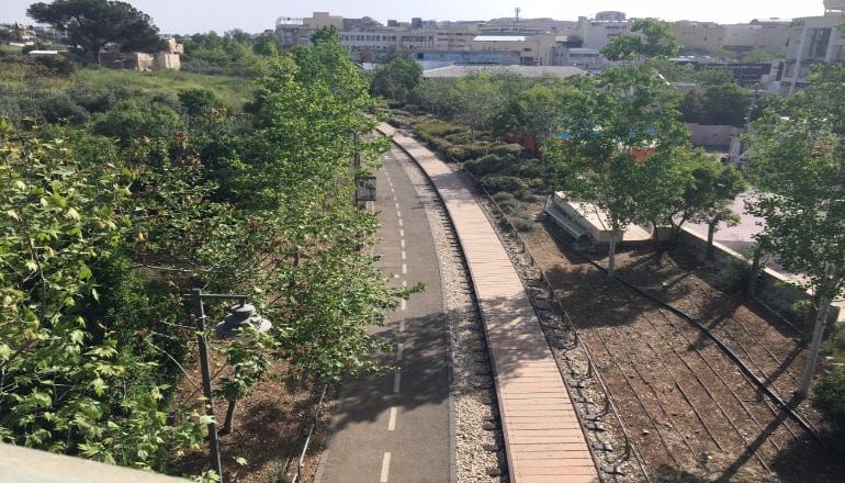 צילום של סיור פסטורלי שמחבר בין עיר וטבע בפארק המסילה
