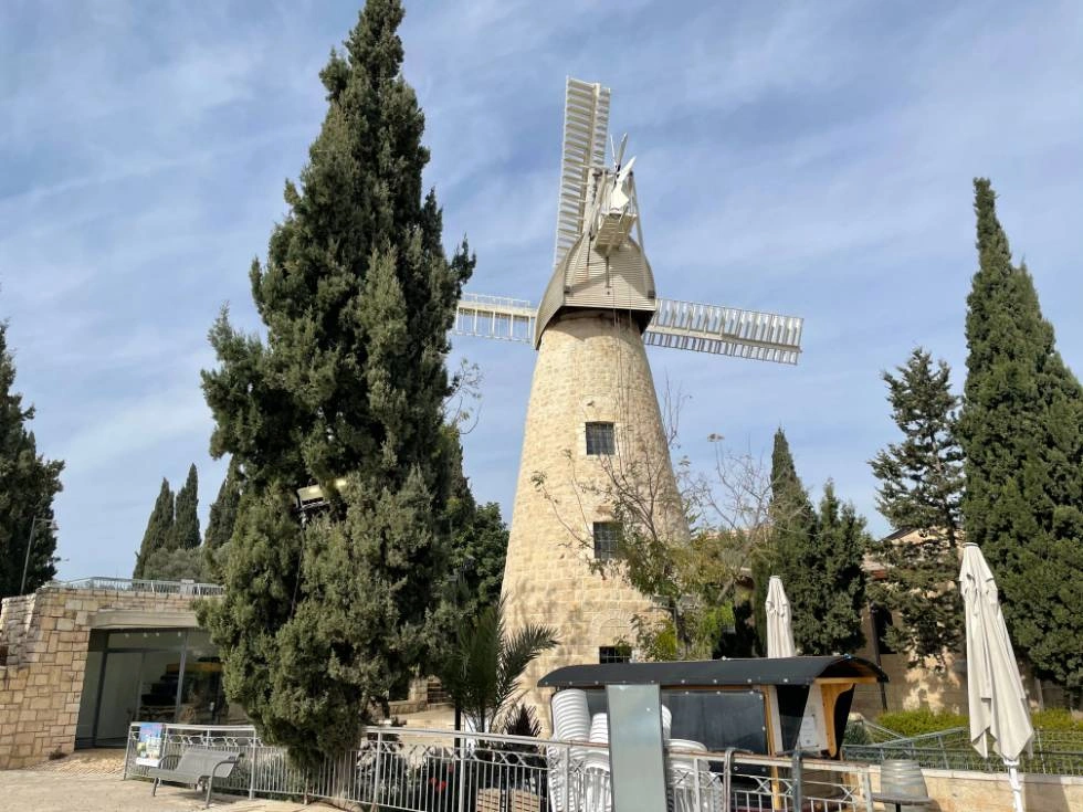 צילום של משכנות שאננים: סיפור ירושלמי בין סמטאות ציוריות עם ירושלים מחוץ לקופסה