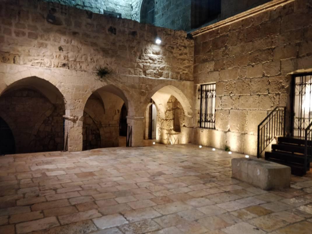 אנשים וחומות: משחק לילי לקבוצות בירושלים מבית