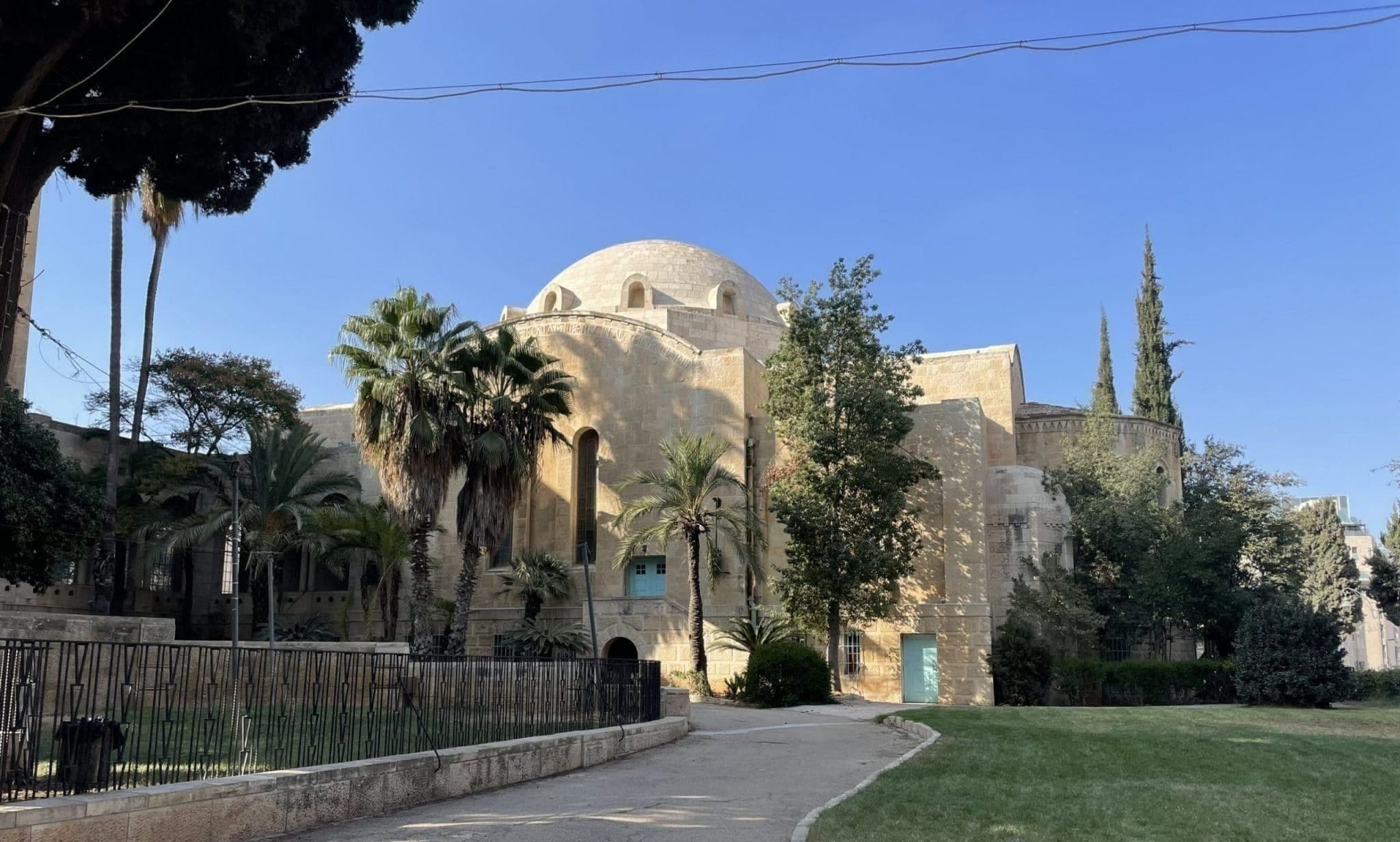 צילום של בין שני מלכים: הפינות הנסתרות בין המלך ג׳ורג׳ למלך דוד