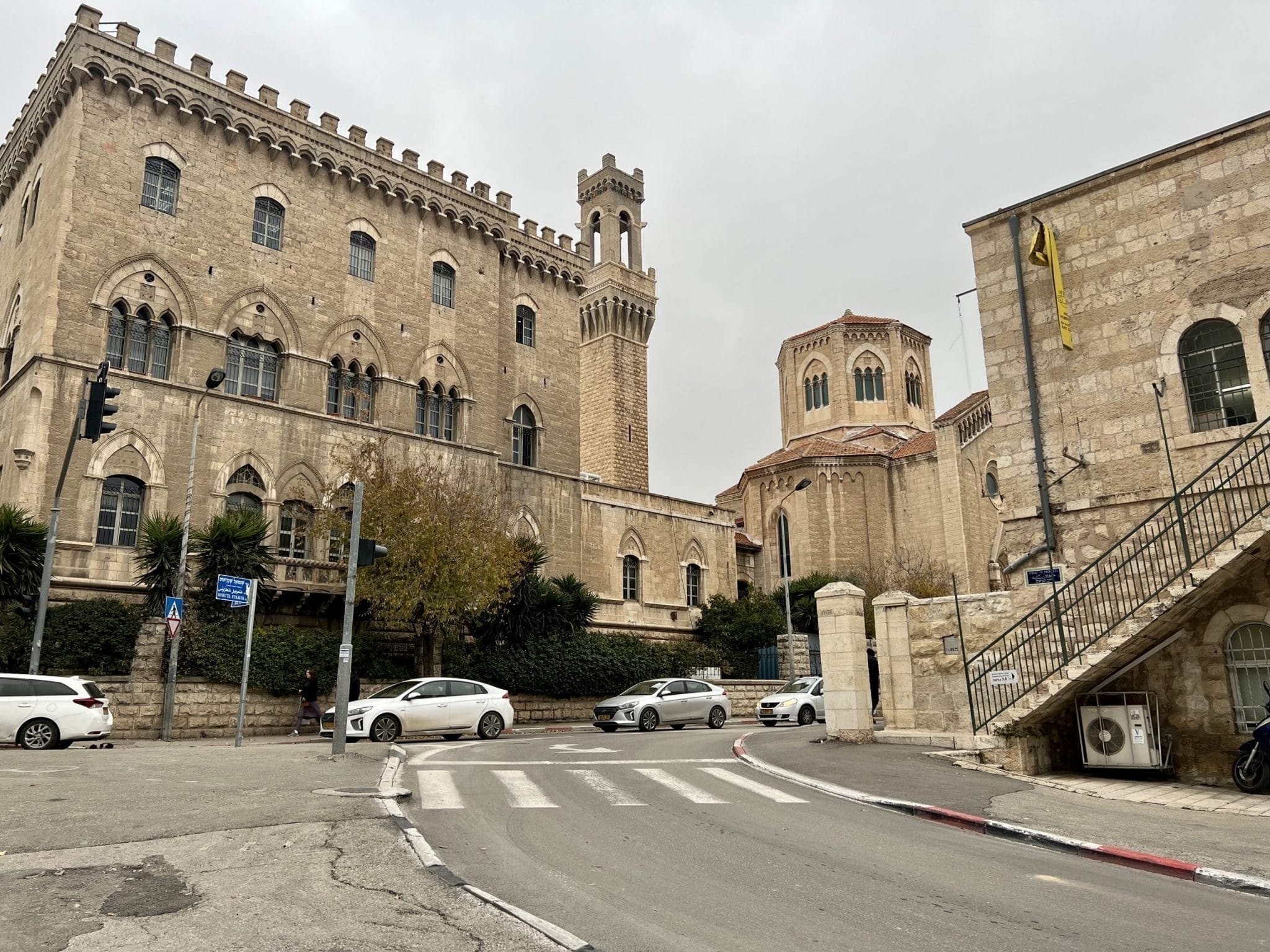 צילום של בין ארמונות לפנתרים: סיור בשכונת מוסררה עם ירושלים מחוץ לקופסה