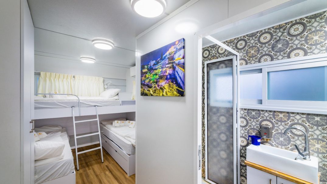 חדרים ב אירוח ביער השלום – צימרים בטבע בלב העיר