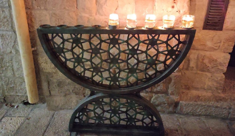 סיור בין החנוכיות הירושלמיות בעיר העתיקה ובכותל המערבי