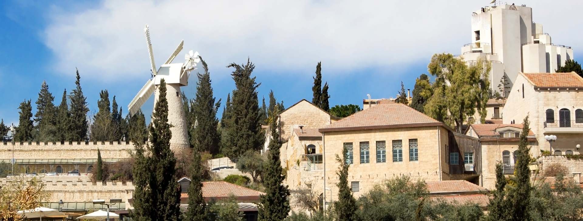 צילום של טחנת הרוח של מונטיפיורי