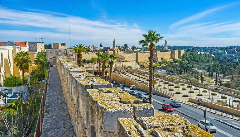 صورة جولات على الأسوار