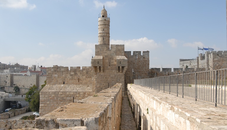 צילום של טיילת החומות בעיר העתיקה ירושלים