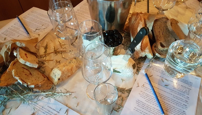 צילום של מרכז המבקרים של יקבי ירושלים (אגשח) בטחנת הרוח