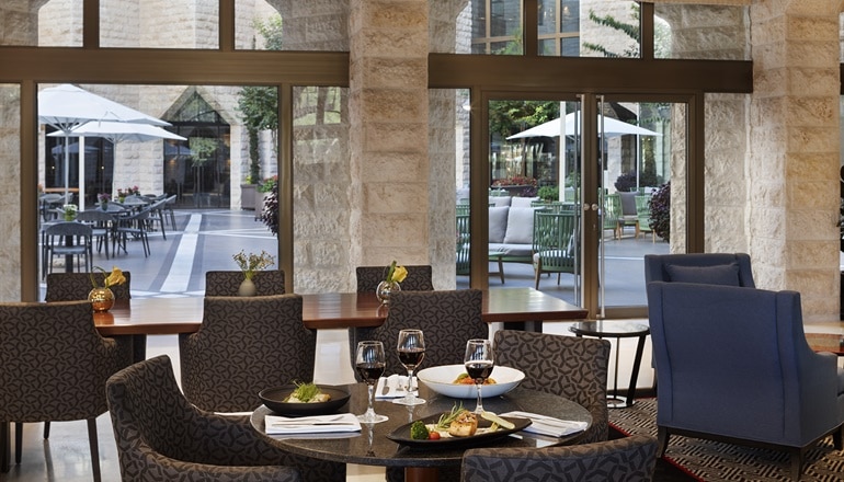 צילום של מסעדת הלאונג' במלון ענבל