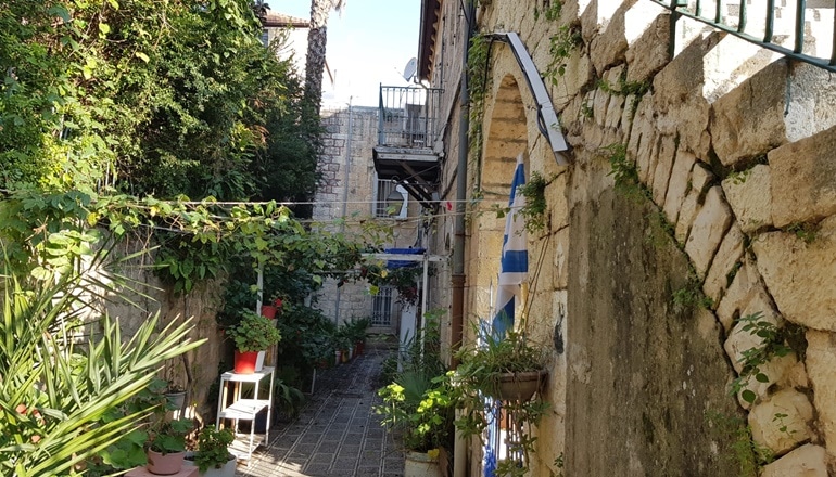 חפש את המטמון: משחק עצמאי בשכונת מוסררה בירושלים